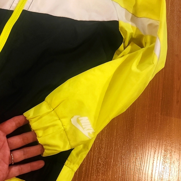 NIKE Kids Polyester Jacket (6-7Y) - Picture 2 of 9